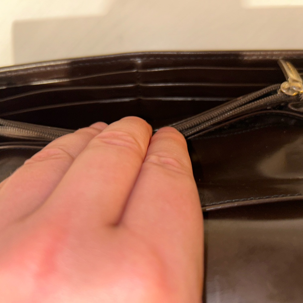 Timeless Burberry Wallet - Picture 10 of 12